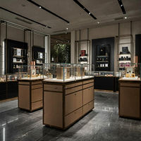 Présentoir de parfum haut de gamme M & S Armoire en verre trempé Design d'intérieur Vitrine murale en bois noir Présentoir de parfum pour magasin
