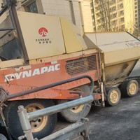 Machine à poser l'asphalte sur roues Dynapac F161-8W d'occasion avec système hydraulique stable