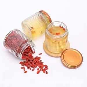 Vente en gros Bouteille en verre pour pouding nid d'oiseau Bocal en verre pour le stockage des aliments à rayures verticales avec bouchon en métal - Product Image 2