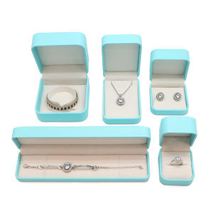 Boîte d'emballage de bijoux carrée simple et élégante en cuir PU personnalisée Everwin avec logo du client et doublure en coton - Product Image 4