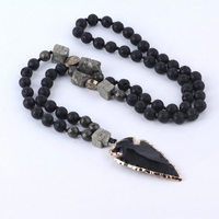 Collier Bohème en Pierre de Lave pour Hommes, Bijou de Guérison et de Méditation, Pendentif Flèche en Obsidienne, Collier Noué en Pyrite Naturelle