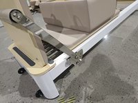 Reformer de Pilates en aluminium léger et compact, réglable, pour usage domestique au sol, avec boîte d'assise et planche de saut – Meilleures ventes
