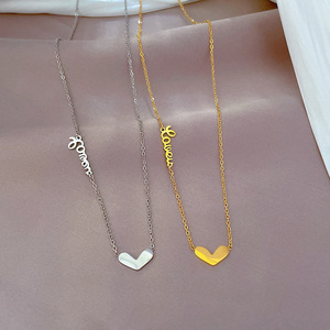 Collar de cadena de bambú unisex de estilo deportivo con colgante de corazón de cobre de cuerpo completo, diseño minimalista, estilo 'English Love Furnace' y oro auténtico. - Product Image 6