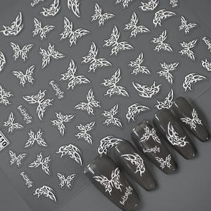 Qianya 5D Aurora Butterfly Nail Stickers-Prensa de alivio esmaltado 3D en las <span class=keywords><strong>uñas</strong></span>, decoración de <span class=keywords><strong>uñas</strong></span> iridiscente de lujo al por mayor 2025 - Product Image 3