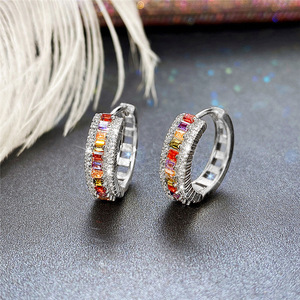 Orecchini a Cerchio Trendy con Pietre Colorate per Donne, Gioielli Minimalisti Placcati Oro, Accessori per Uso Quotidiano - Product Image 3