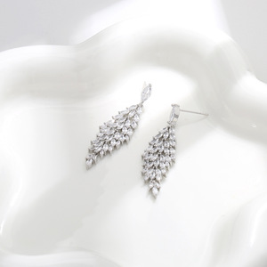 Orecchini Pendenti Placcati in Oro Bianco, Ottone con Zirconi Marquise a Grappolo a Foglia, Senza Nichel, Regalo di Nozze per Lei, Personalizzabili all'Ingrosso - Product Image 2