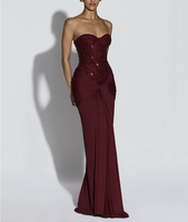 Robe de soirée élégante sans bretelles et sans manches, ajustée, blanche longue, drapée avec liens, ornée de détails brillants, pour femme