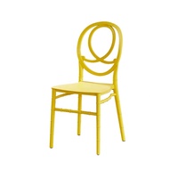 Chaises de salle à manger modernes empilables en PP pour l'extérieur Vente en gros pas cher Restaurant Hôtel Maison Mobilier Chaise Chiavari en plastique