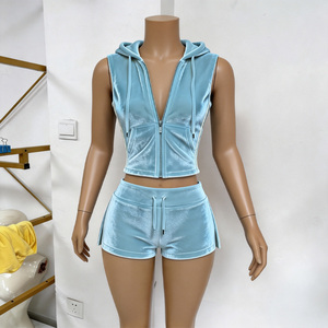 Completo due pezzi in velluto Y2K da <span class=keywords><strong>donna</strong></span>, giacca <span class=keywords><strong>senza</strong></span> <span class=keywords><strong>maniche</strong></span> con cappuccio e pantaloncini, casual, personalizzabile con logo, etichetta privata, misto cotone ed elastan. - Product Image 3