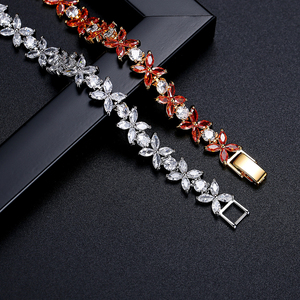 LUOTEEMI Bijoux de luxe Pierre de zirconium cubique rouge clair Trèfle porte-bonheur Fleur CZ Bracelets et bracelets pour femmes - Product Image 4