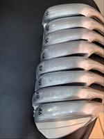 Wedge de golf forgé finition mate, rainures CNC profondes, rotation maximale 46-64 degrés, wedge de sable, wedge de gap, logo personnalisé, tige OEM