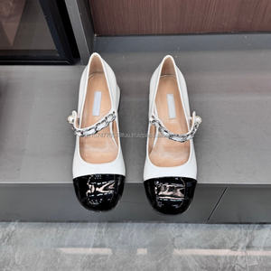 รองเท้าเจ้าสาวดีไซน์หรูคุณภาพสูงสำหรับผู้หญิง ส้นเตี้ยทรงเหลี่ยม สีขาว สำหรับฤดูร้อน บุหนัง สายรัดแบบหัวเข็มขัด ขายส่งราคาถูก - Product Image 2