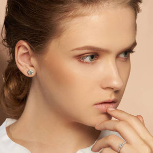 Boucles d'oreilles clous Ruizuan classiques en moissanite naturelle taille brillant rond, avec silicone, style Stirling vintage, pour anniversaire, unisexe, 1 carat - Product Image 5