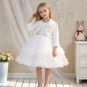 Set di Abbigliamento Principessa in Pizzo per Bambine, Elegante Giacca Rossa e Vestito da Compleanno per 4-8 Anni, Completo per Feste con Fiori, Abito da Cerimonia per Bambini - Product Image 2