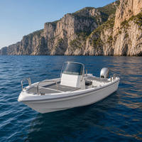 Bateau de pêche de 4,85 m avec construction de quille intégrée, coque robuste et durable, capacité de 5 places, moteur hors-bord de 90 CV, logement d'ancre, idéal pour les sorties en famille