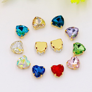 คริสตัลรูปหัวใจ 12 เหลี่ยม 4 รู ชุบทอง สำหรับงาน DIY เสื้อผ้า งานฝีมือ ขายส่ง - Product Image 3