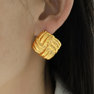 ชุดต่างหูและสร้อยคอทองคำทรงเรขาคณิตสำหรับผู้หญิงสวมใส่ทุกวัน - Product Image 4