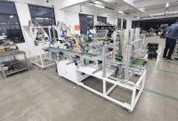 Le PLC contrôle automatique la machine d'étiquetage plate de carton d'oeufs de boîte alimentaire supérieure Machine d'étiquettes d'angle