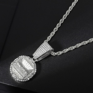 Collar con Medallón Urbano Hip Hop, Estilo Renacentista Vintage, Cadena Cubana Chapada en Oro con Circonita Cúbica para Hombre, Hipoalergénico - Product Image 2