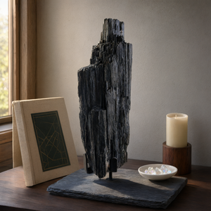 Especímen de Turmalina Negra con Base: Un Escudo Monumental de Protección, Conexión a Tierra y Limpieza Energética para el Hogar y la Oficina - Product Image 3