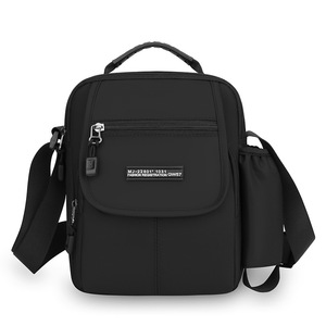 Sac à bandoulière multifonctionnel et tendance pour homme, grande capacité, en polyester, idéal pour les voyages et le quotidien - Product Image 2