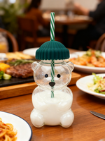 Gobelet en verre transparent motif ours de dessin animé avec paille rayée verte et chapeau – Design mignon, sans danger pour les aliments et réutilisable – Cadeau d'affaires unisexe