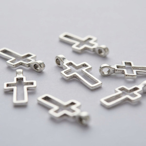 Pendentif croix creuse en alliage de zinc, breloque pour la fabrication de bijoux DIY, design simple et élégant, accessoire religieux chrétien - Product Image 1