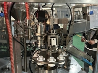 Machine automatique de remplissage et de scellage de tubes en plastique à air chaud avec imprimante de codage de date par lots