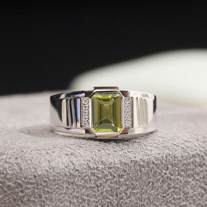 Bague Messi Jewelry MSR-1693 en or 14 carats avec serti clos et pierre précieuse verte taille émeraude - Product Image 1