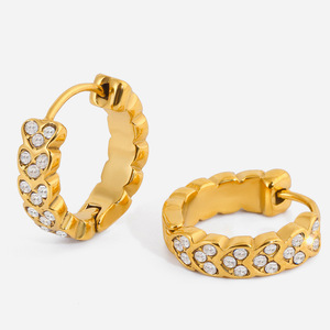 Pendientes de Aro Dorados con Corazón de Diamantes de Imitación en Acero Inoxidable, Joyería para Uso Diario de Mujer - Product Image 1