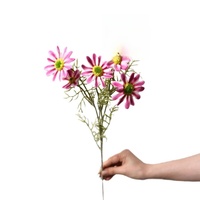 Grote hoeveelheid geparfumeerde roze zijden lotusbloemen, zachte kunstbloemen, handgemaakte bruiloft achtergrond, gangdecoratie, evenement, real touch