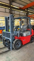 Chariots élévateurs diesel DURABLER de Source Factory peuvent être équipés de déplaceurs latéraux pour divers types d'accessoires de chariots élévateurs