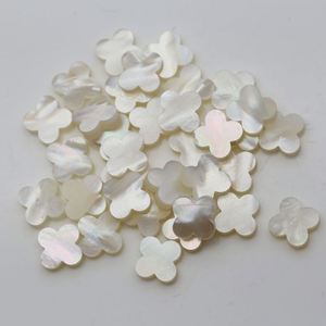 Piedra preciosa de madre perla, piedra de trébol de cuatro hojas para colgante de pulsera DIY - Product Image 1