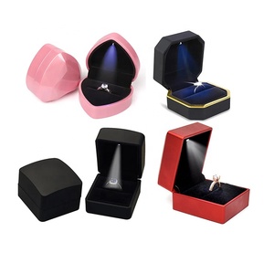 Ruizhuo Luxury LED Light Jewelry Ring Box Wedding Ring Case Necklace Pendant Display Gift Storage Boxes With Heart Shape