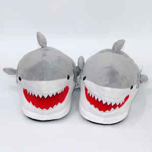 Cartoon-Tier Plüsch-Hai-Hausschuhe Indoor Winter Warme Pantoffeln Paar-Hai-Plüsch-Hausschuhe - Product Image 4