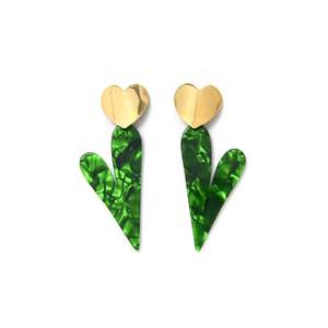 Boucles d'oreilles tendance en forme de cœur vert, plaquées or PVD, en acier inoxydable 316L, bijoux durables et résistants - Product Image 1
