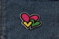 Étiquettes en tissu tissé à motif de dessin animé brodé à la machine pour vêtements, fournies directement par l'usine de Chine
