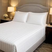 Ensemble de linge de lit d'hôtel Queen Size 3 cm à rayures 300TC, drap et taie d'oreiller 100% coton, tissage satiné doux pour l'hôtellerie