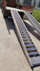 OEM ODM Personalizado 3 metros de largo Durable Capacidad 5 toneladas de carga Aluminio Rampa Camiones Pista Ruedas Mecánica Rampa Rampas Escaleras - Product Image 2