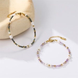 Pulsera de Perlas de Agua Dulce de Acero Inoxidable con Dijes de Cristal Chapados en Oro Fino de Moda - Product Image 3