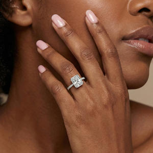 Anillo de Compromiso de Lujo con Diamante Cultivado en Laboratorio de Corte Radiante Halo Solitaire de 4.25 Quilates para Mujer, Plata de Ley 925, para Bodas y Fiestas - Product Image 6