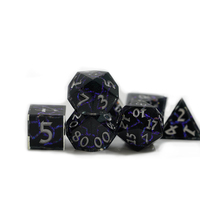 Lot de 7 dés polyédriques en résine à bords tranchants personnalisés avec numéro en argent pour les jeux de rôle du MDN