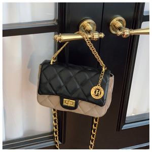 Bolso pequeño para viajes diarios 2025, bandolera de cadena con acabado arenado, de gran capacidad, moderno y versátil. - Product Image 3