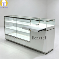 Vitrine de présentation moderne de luxe avec cadre en acier inoxydable et éclairage LED, 3 niveaux de rayonnages pour les magasins d'électronique et de montres en centre commercial