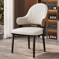 Chaise de salle à manger scandinave moderne en cuir PU avec pieds en métal pour la maison, le bureau et l'appartement – Conception durable
