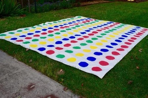 Tapis Twister géant en PVC pour enfants et adultes avec plateau tournant, jeu de matelas gonflable Twister pour les jeux sportifs en intérieur et en extérieur - Product Image 3
