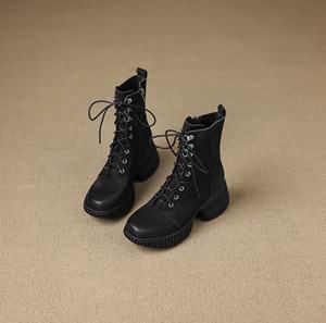 Bottines courtes en cuir de créateur pour femme avec fermeture éclair pointue, talon compensé, collection automne-hiver, style western - Product Image 6