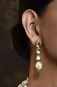 Ensemble de bijoux de perles de mariée Kundan pour femmes plaqué or blanc collier traditionnel et boucles d'oreilles parfait ensemble de cadeaux de mariage - Product Image 3