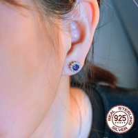 Boucles d'oreilles clous délicates en argent sterling 925 avec mini-fleur et zircon cubique violet, idéales pour les cadeaux de filles, accessoires de joaillerie fine