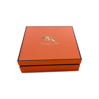 Boîte cadeau personnalisée en forme de livre avec insert pour deux bouteilles de vin et deux verres STPP